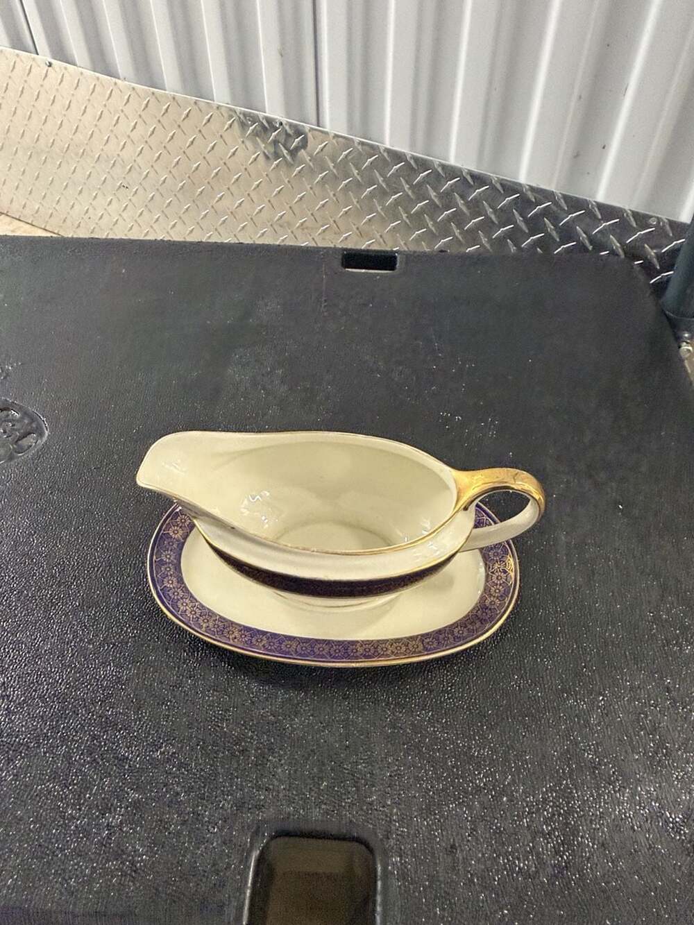 Hutschenreuther Hohenberg Evelyn Gravy Boat With Attached Underdish